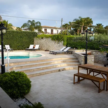 Aristotele - Private Pool *